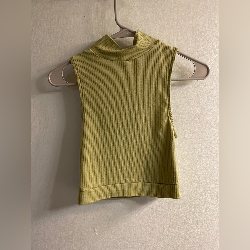 Silence + Noise | Size Medium | Light Bright Green Turtle Neck Sleeveless Top